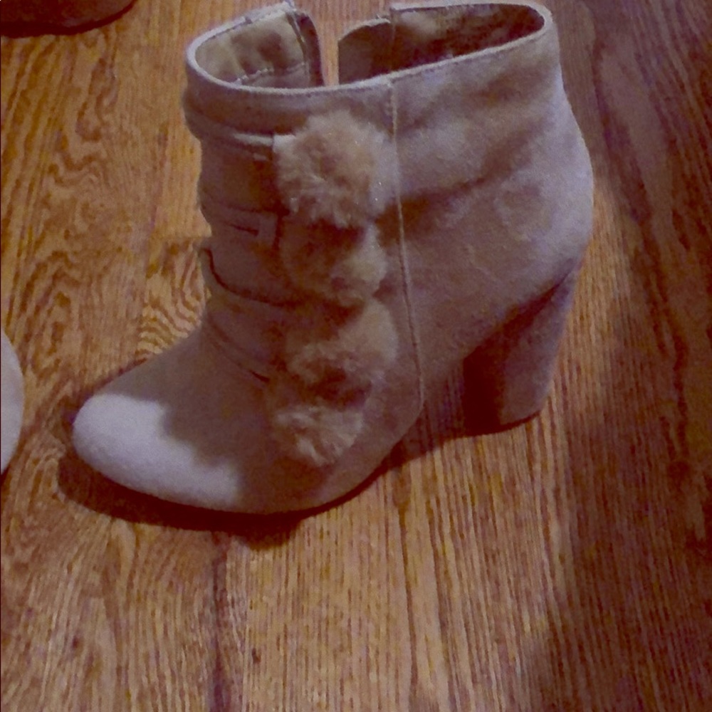 Tan heel ankle boot faux fur
